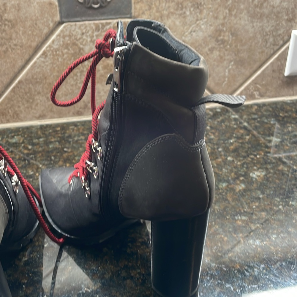 NIB Steve Madden Kare‎ Lace-up Boot Black and Red Size 9.5 Women - Picture 9 of 11